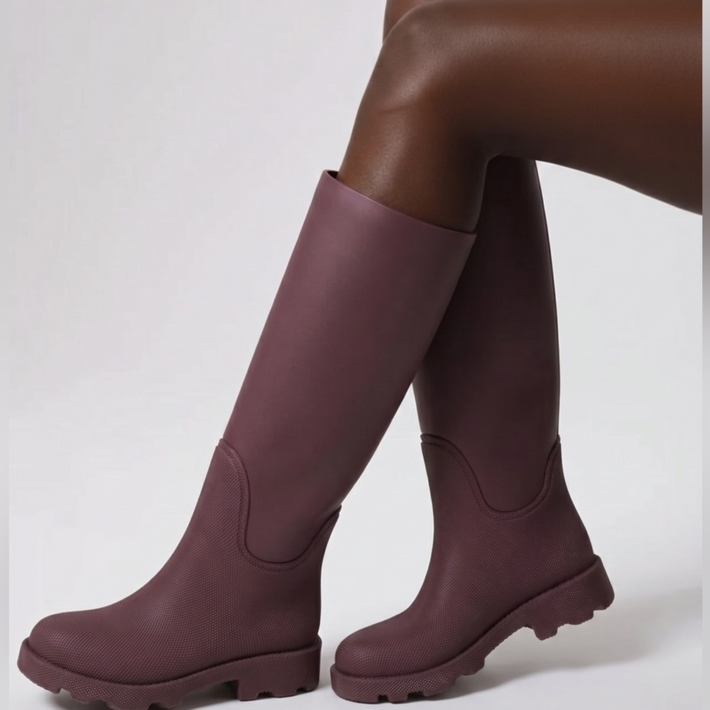 New Authentic BURBERRY Tall Rain Boots – Runway Featured - Picture 4 of 12